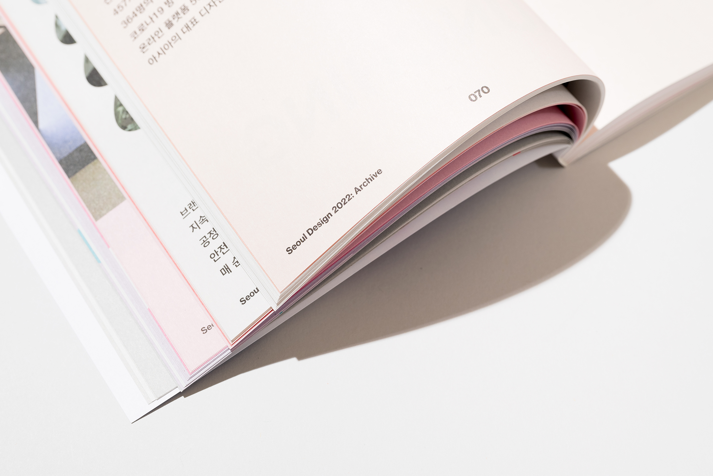 《首尔<a href=http://www.ccdol.com/ target=_blank class=infotextkey>设计</a>2022》画册<a href=http://www.ccdol.com/ target=_blank class=infotextkey>设计</a>欣赏